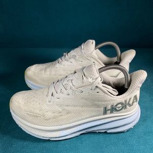 Size 8 - Women’s Hoka One Clifton 9 gray shoes